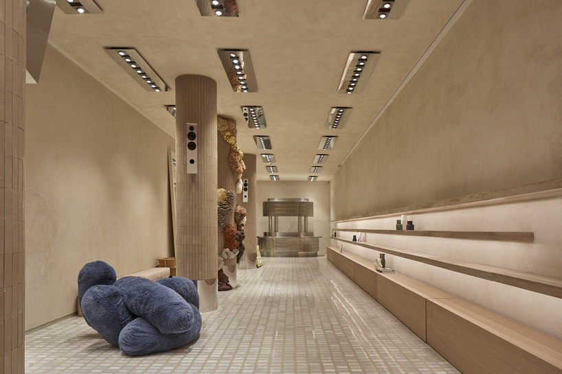 el Departmentamento diseñó la nueva tienda insignia de Hoffs Velázquez, inspirada en el número 8 de los Campos Elíseos de Madrid, perdido hace mucho tiempo