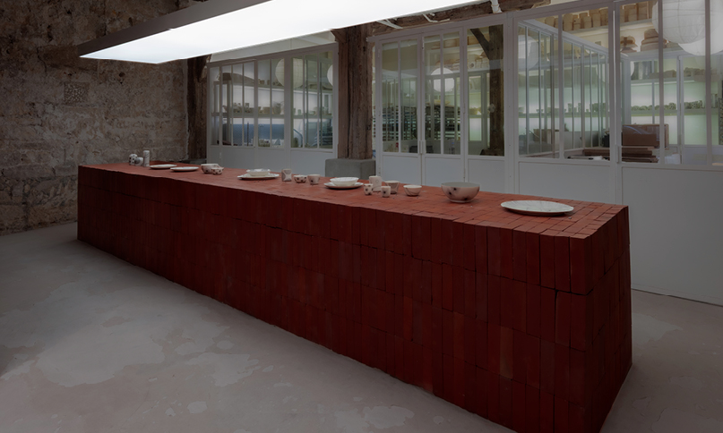 Saint Peres Open Sensory Flagship Store di Paris Dirancang sebagai Laboratorium Porselen 3