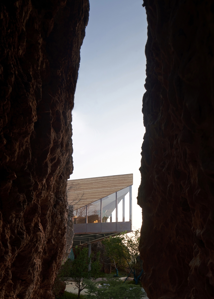 gad designs fragmented infinity volume for mountain & sea art museum in china