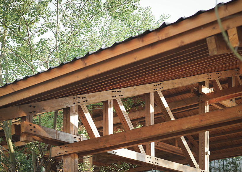 continuous roof wooden structure in dongyang village 2