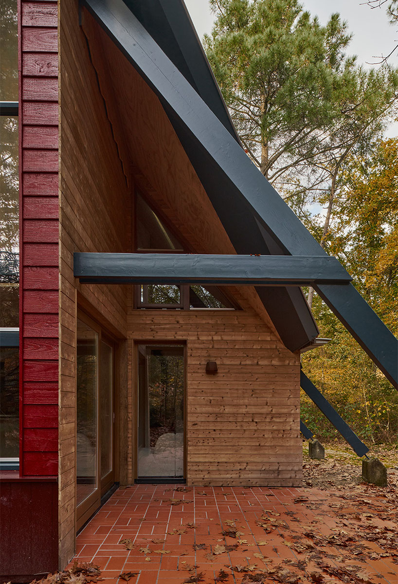 diagonally cut A-frame roof revives dutch holiday home by kumiki
