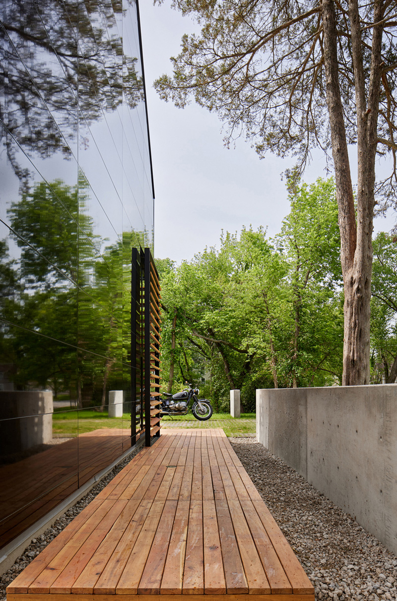 black reflective recyclable cladding coats pinkney neighborhood house in kansas