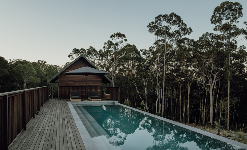 sealand architects' timber residence australis takes after noosa's traditional homes