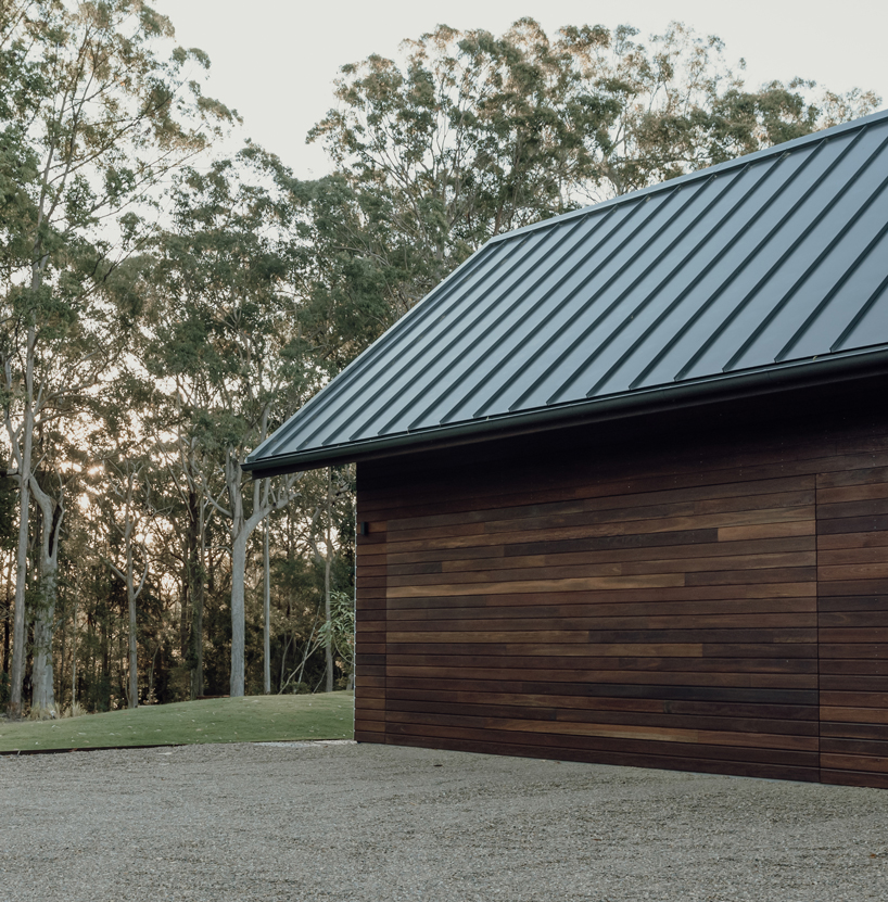 sealand architects' timber residence australis riprende le case tradizionali di noosa