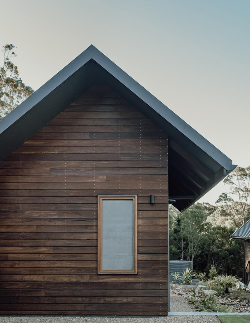 sealand architects' timber residence australis riprende le case tradizionali di noosa