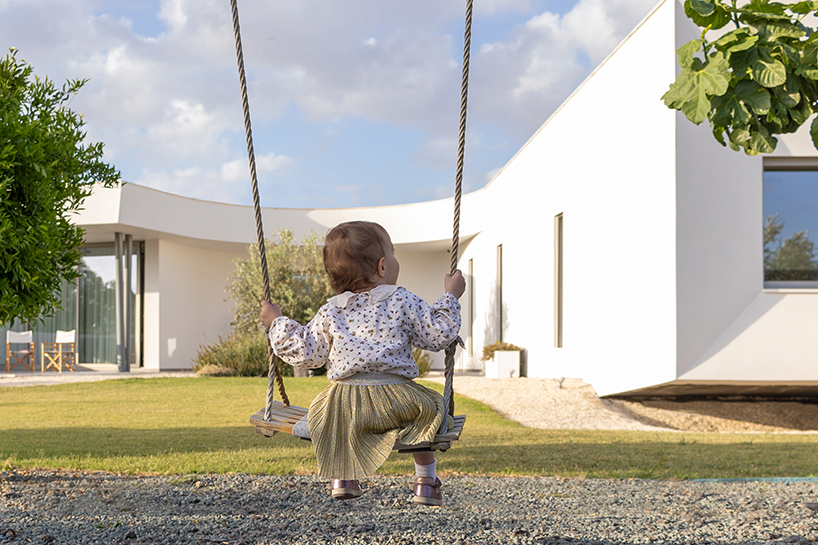 villa gel in cyprus outlines a curvilinear layout that fuses with the greenery