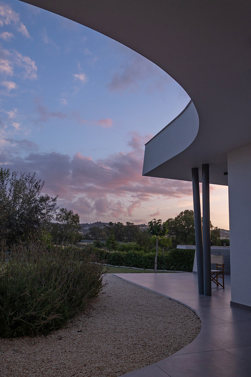 villa gel in cyprus outlines a curvilinear layout that fuses with the greenery