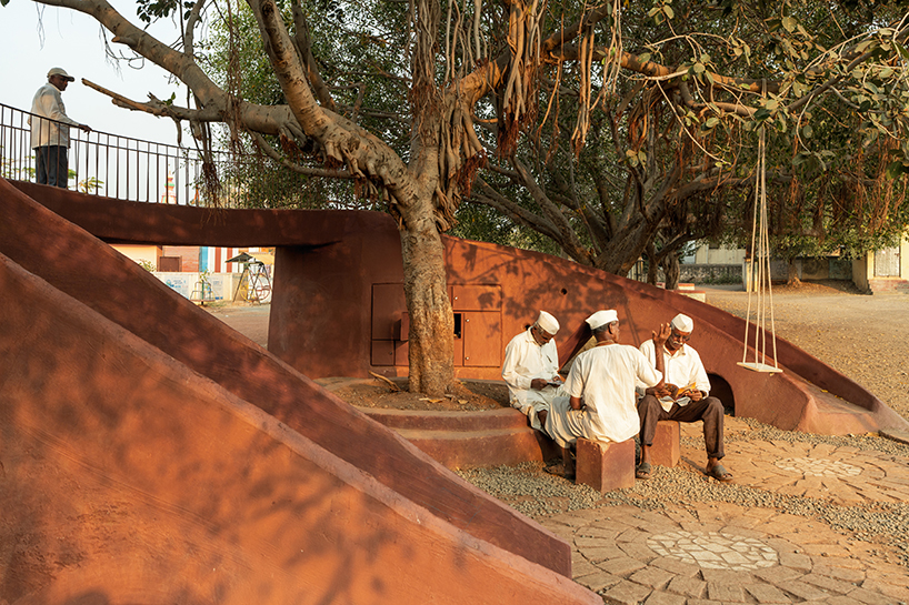 pod for happiness sculpts curving play area around banyan tree in indian school campus