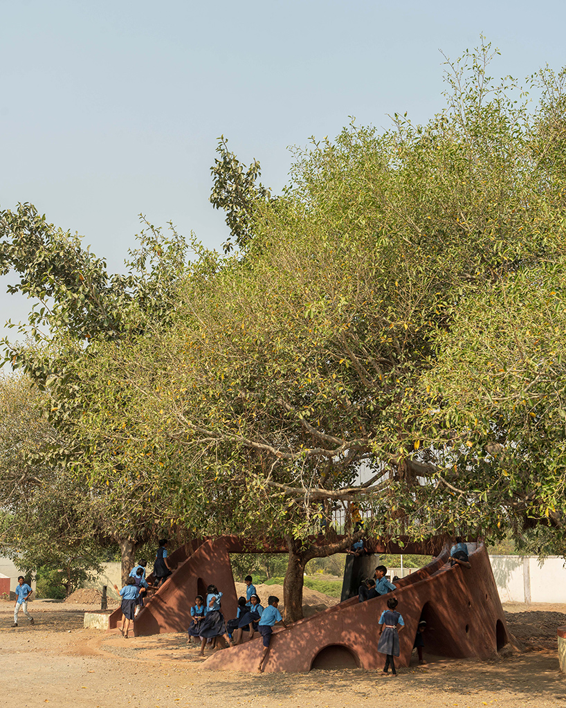 pod for happiness sculpts curving play area around banyan tree in indian school campus