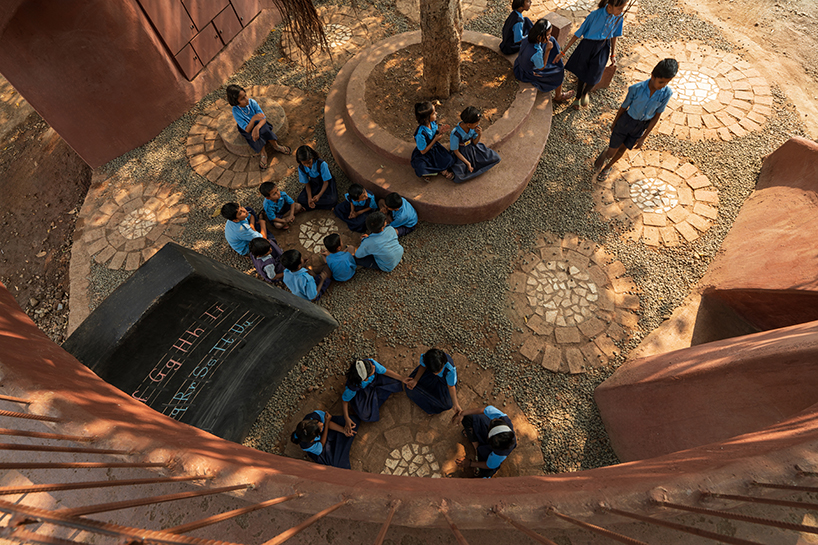 pod for happiness sculpts curving play area around banyan tree in indian school campus