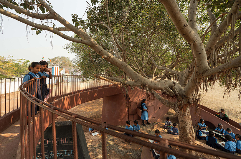pod for happiness sculpts curving play area around banyan tree in indian school campus