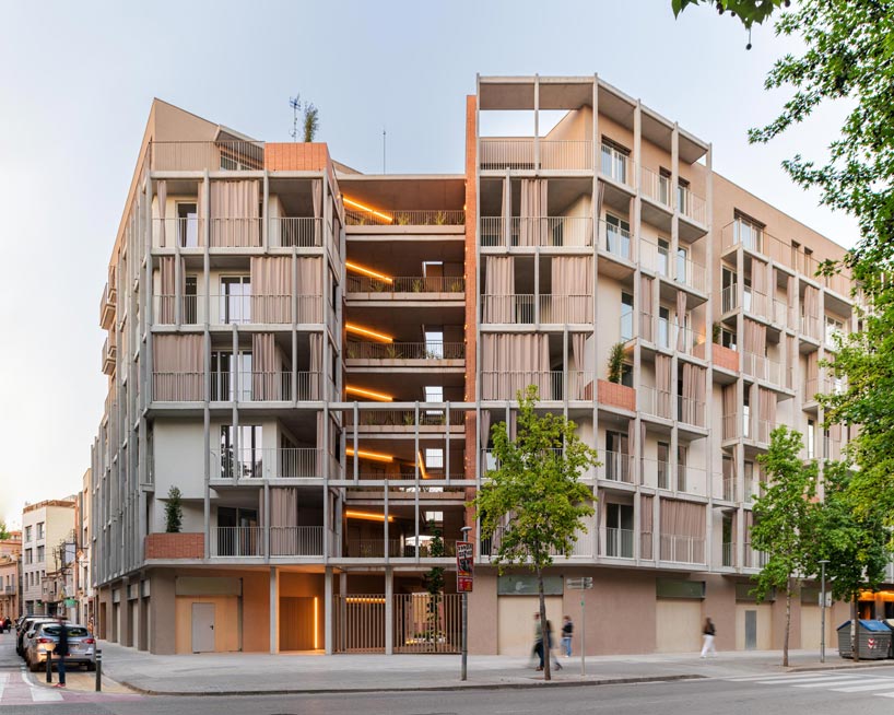 multi-storey corner residential building in Barcelona has an open, green courtyard