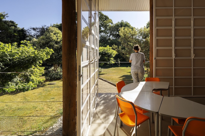Sustainable architectural design of Vila Ninho school integrated with the surrounding environment