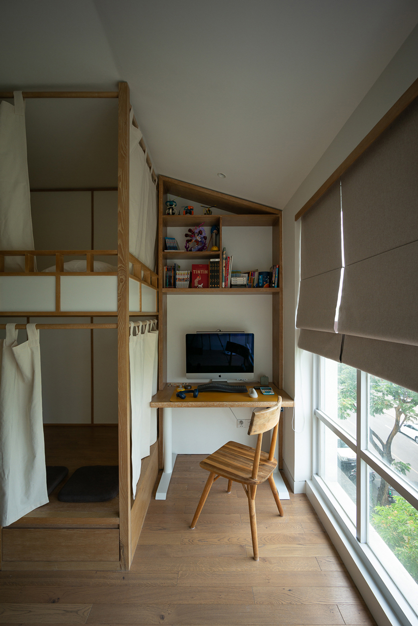 H3D7 apartment in vietnam sets up a wooden framework shaping multifunctional rooms