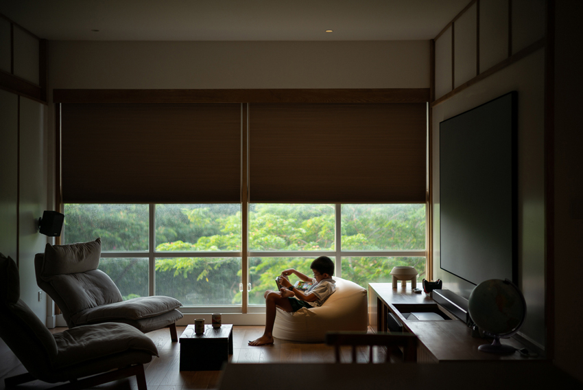 H3D7 apartment in vietnam sets up a wooden framework shaping multifunctional rooms