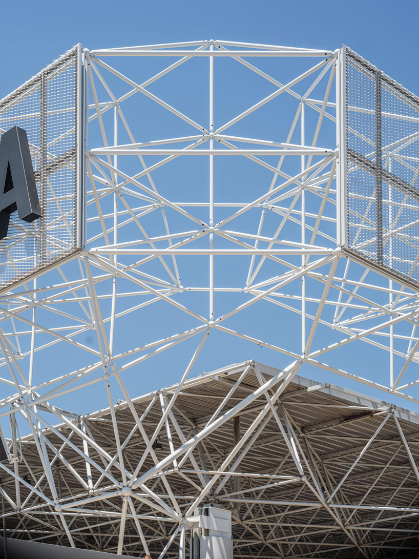 triangulated steel lattice redefines new gateway to barcelona's logistics park - 7