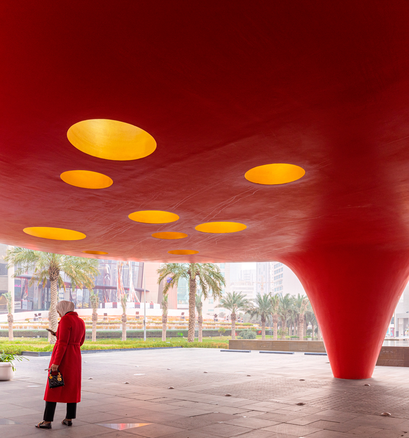 تظهر مظلة النقطة الحمراء TAEP/AAP في منظر مدينة الكويت
