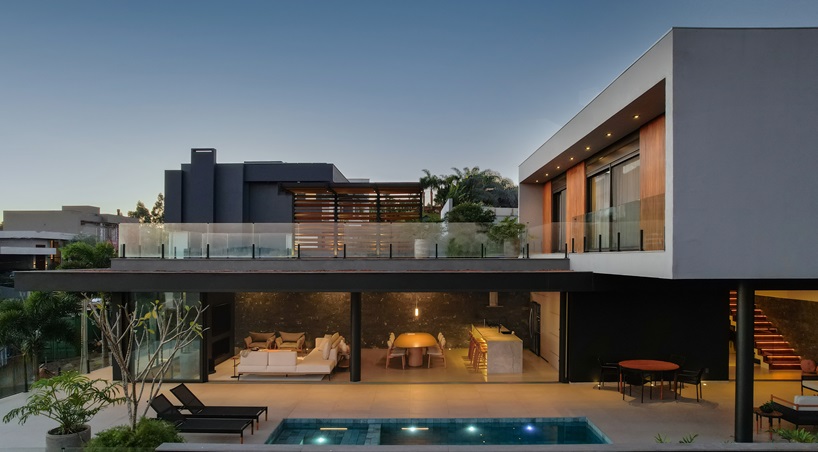 studio bloco embeds casa t's overlapping volumes into hilly brazilian countryside