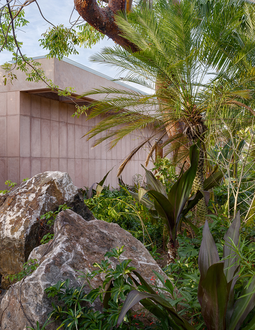ignacio urquiza and ana paula de alba set sand-toned monolithic restaurant on mexico’s coast