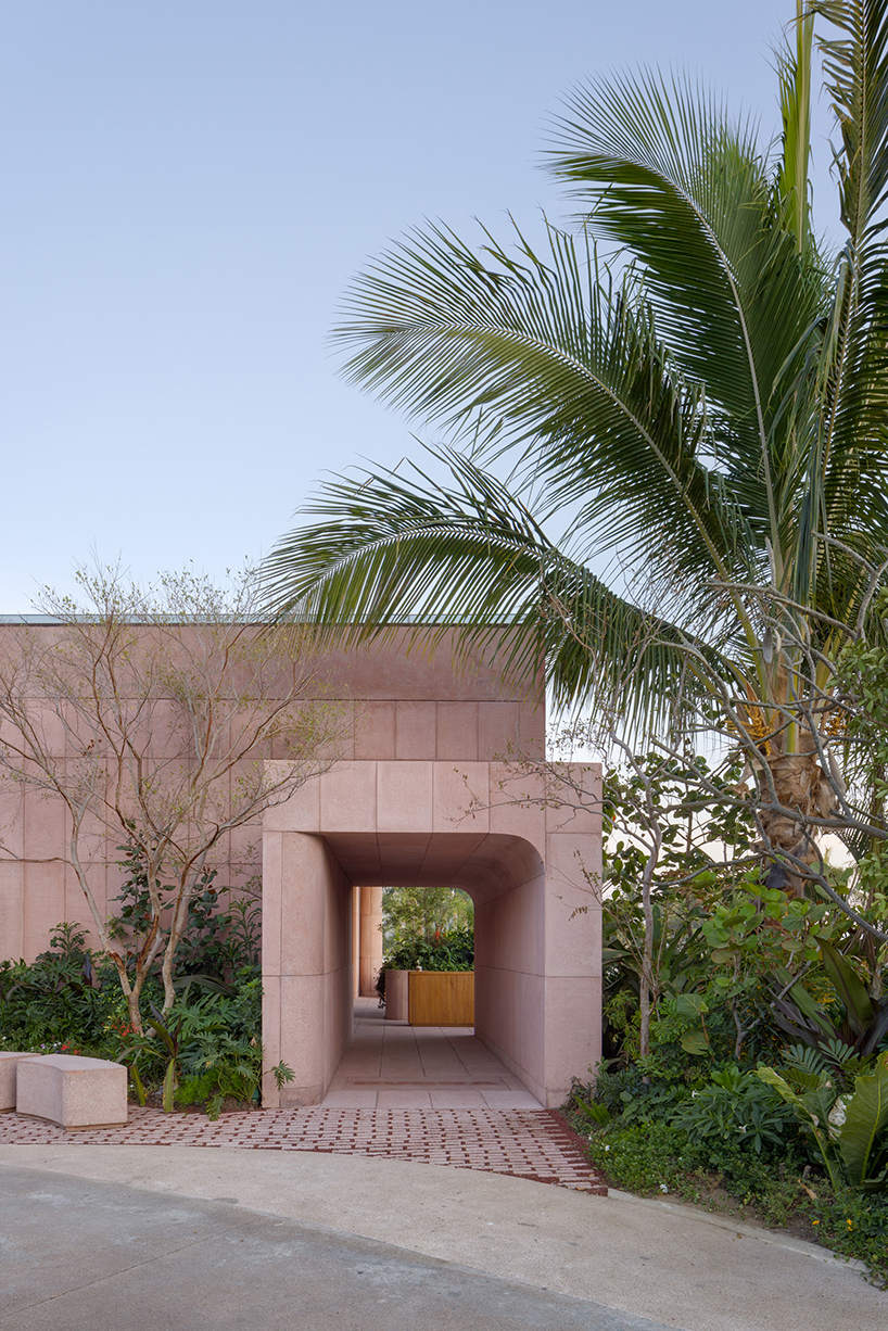 ignacio urquiza and ana paula de alba set sand-toned monolithic restaurant on mexico’s coast