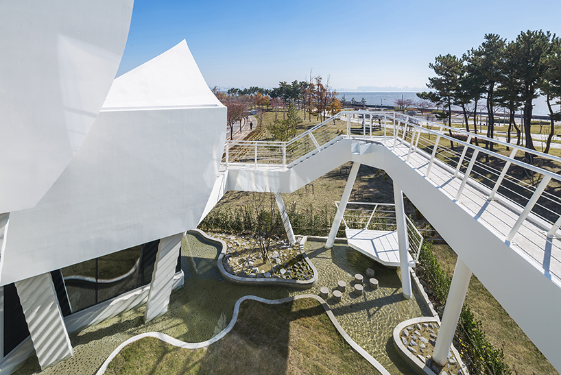 sharp edged white volumes compose IROJE KHM's sailing house in south korea