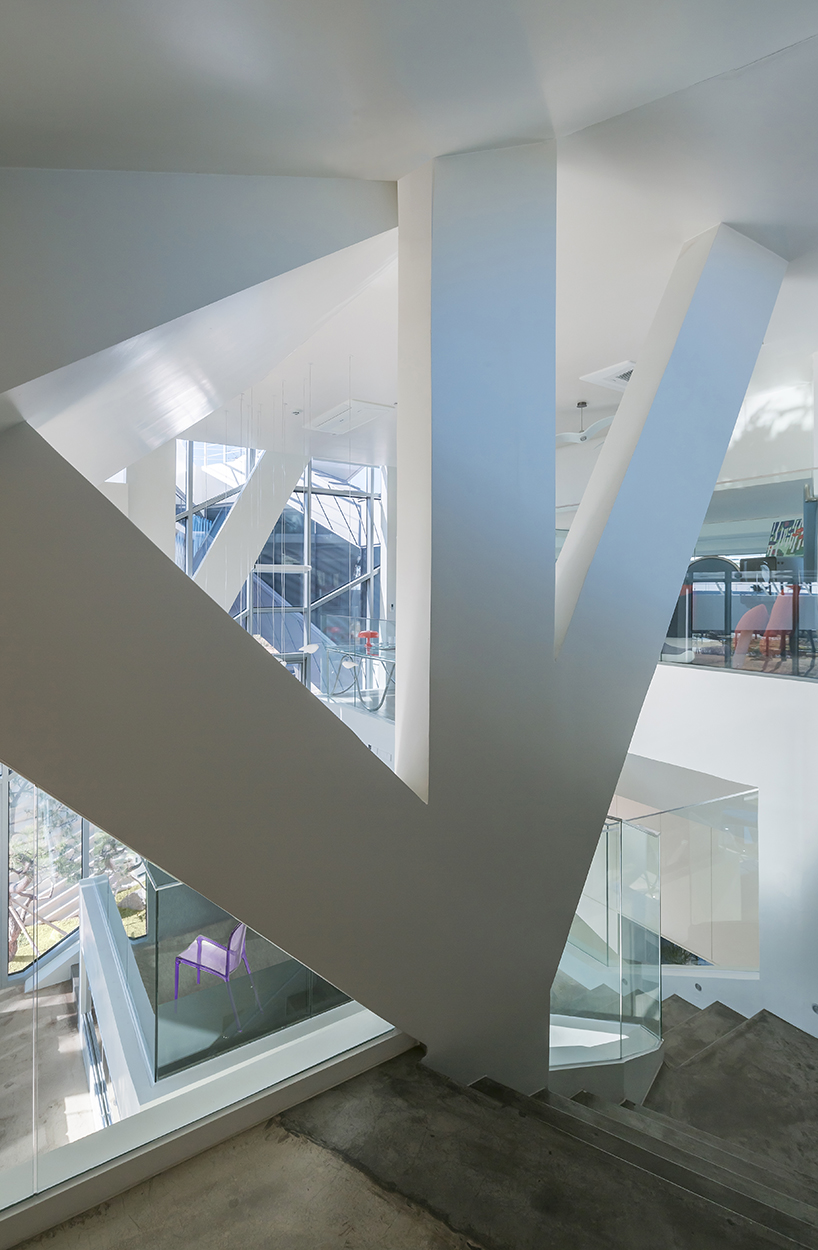 sharp edged white volumes compose IROJE KHM's sailing house in south korea