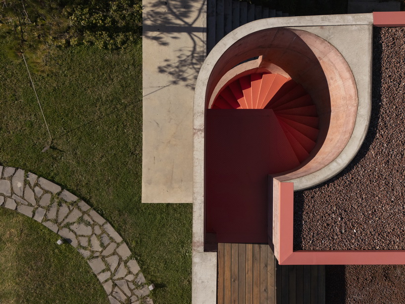 georgia mountains backdrop terracotta pavilion house by laboratory of ...