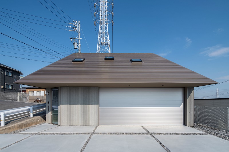 waved steel sheets enfold industrial-styled residence by slow architects