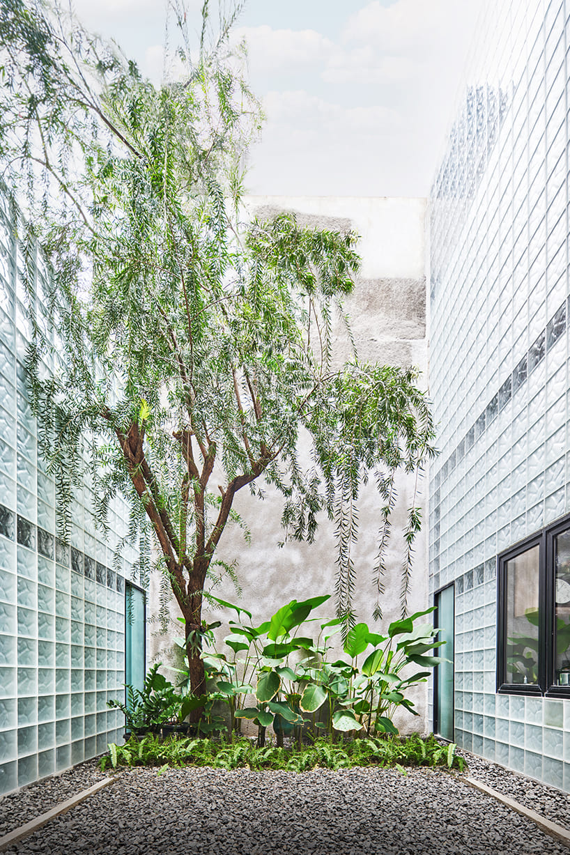 Aurora House (made with glass panes and light blocks!) : r