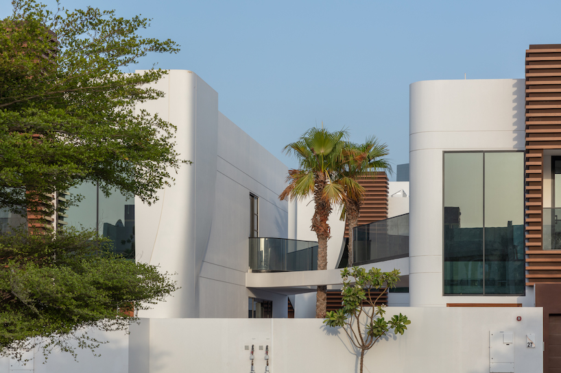 twenty-eight curved townhouses compose the fold residential complex in dubai