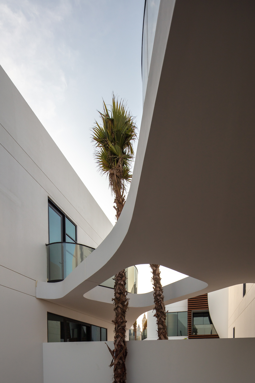 twenty-eight curved townhouses compose the fold residential complex in dubai