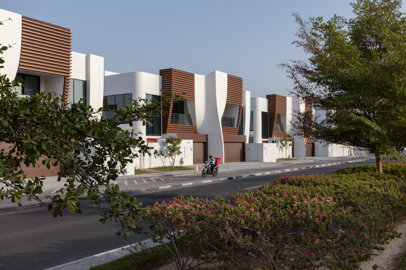 twenty-eight curved townhouses compose the fold residential complex in dubai