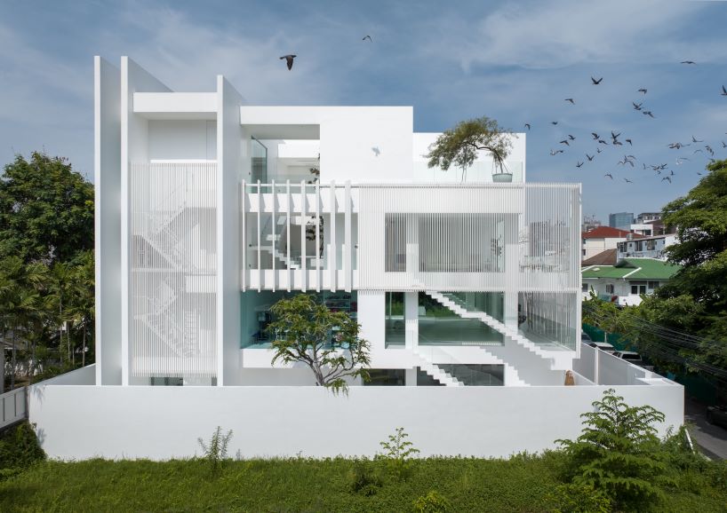 vertical white louvered surfaces enfold canvas house in bangkok