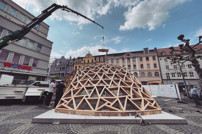 timber gridshell assembles free-form shapes combining trivalent and ...