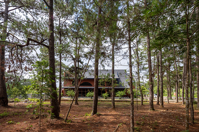 interlinked peaks shape bistro’s rhythmic canopy echoing mountain ridge in vietnam
