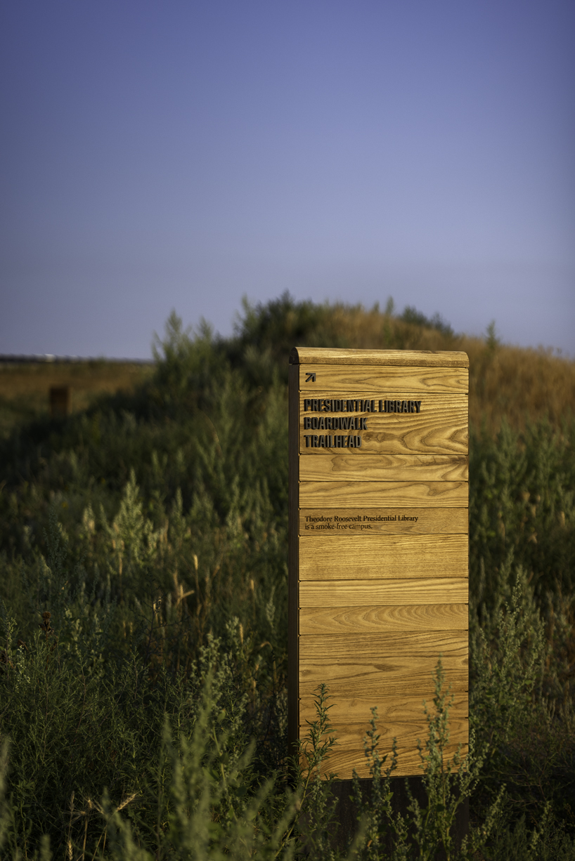 studio loutsis integrates timber wayfinding into snøhetta’s theodore roosevelt library - 5