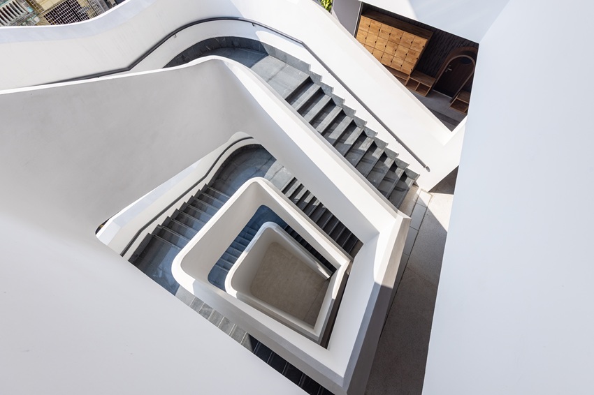 elliptical classroom volumes and colorful louvers shape courtyard kindergarten in hanoi - 10