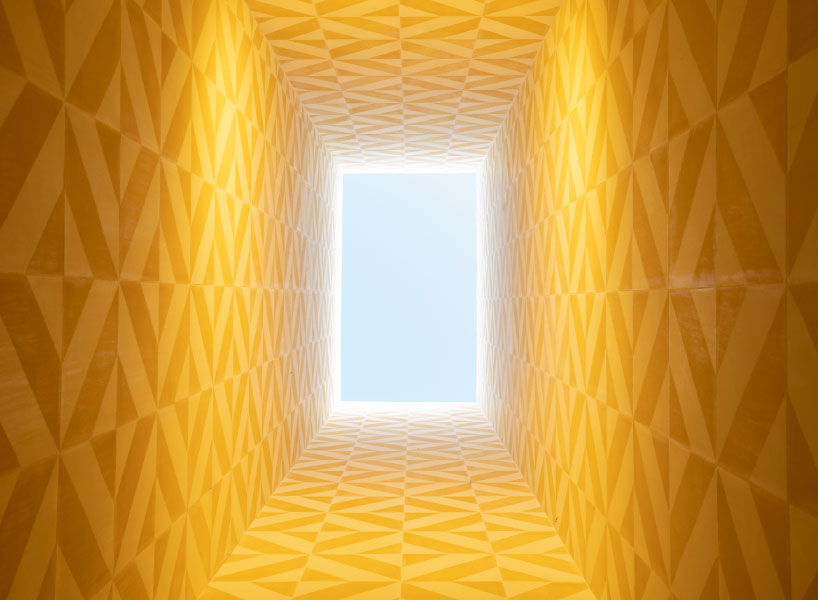 straw roof crowns coral house by elástica studio on el salvador's seaside