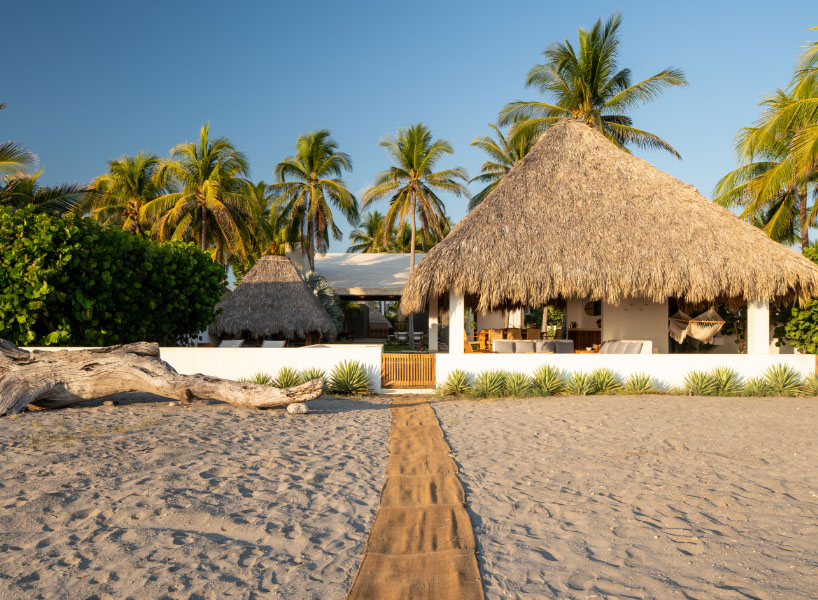 straw roof crowns coral house by elástica studio on el salvador's seaside