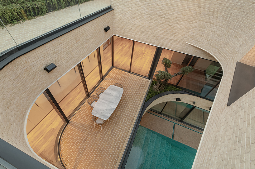 the central courtyard villa 4