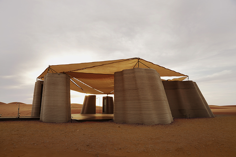 Un hábitat de hormigón impreso en 3D proporciona a los voluntarios de reforestación refugio del entorno del desierto de Mongolia