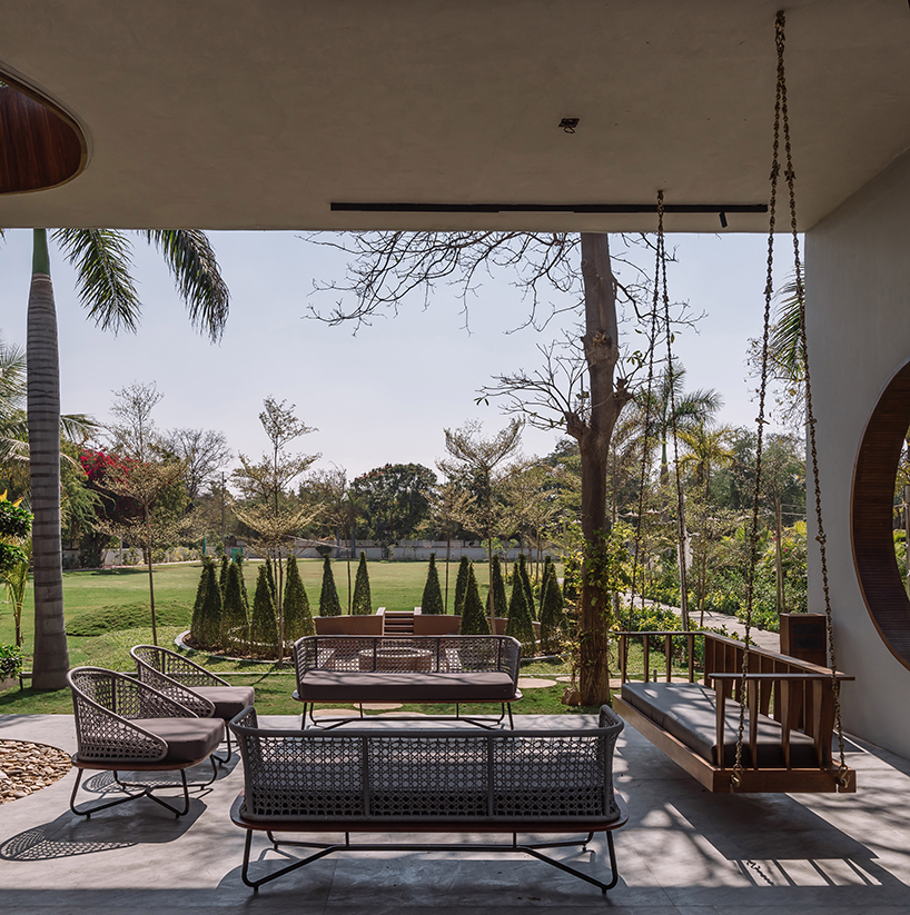 bellevue a house in a park 11