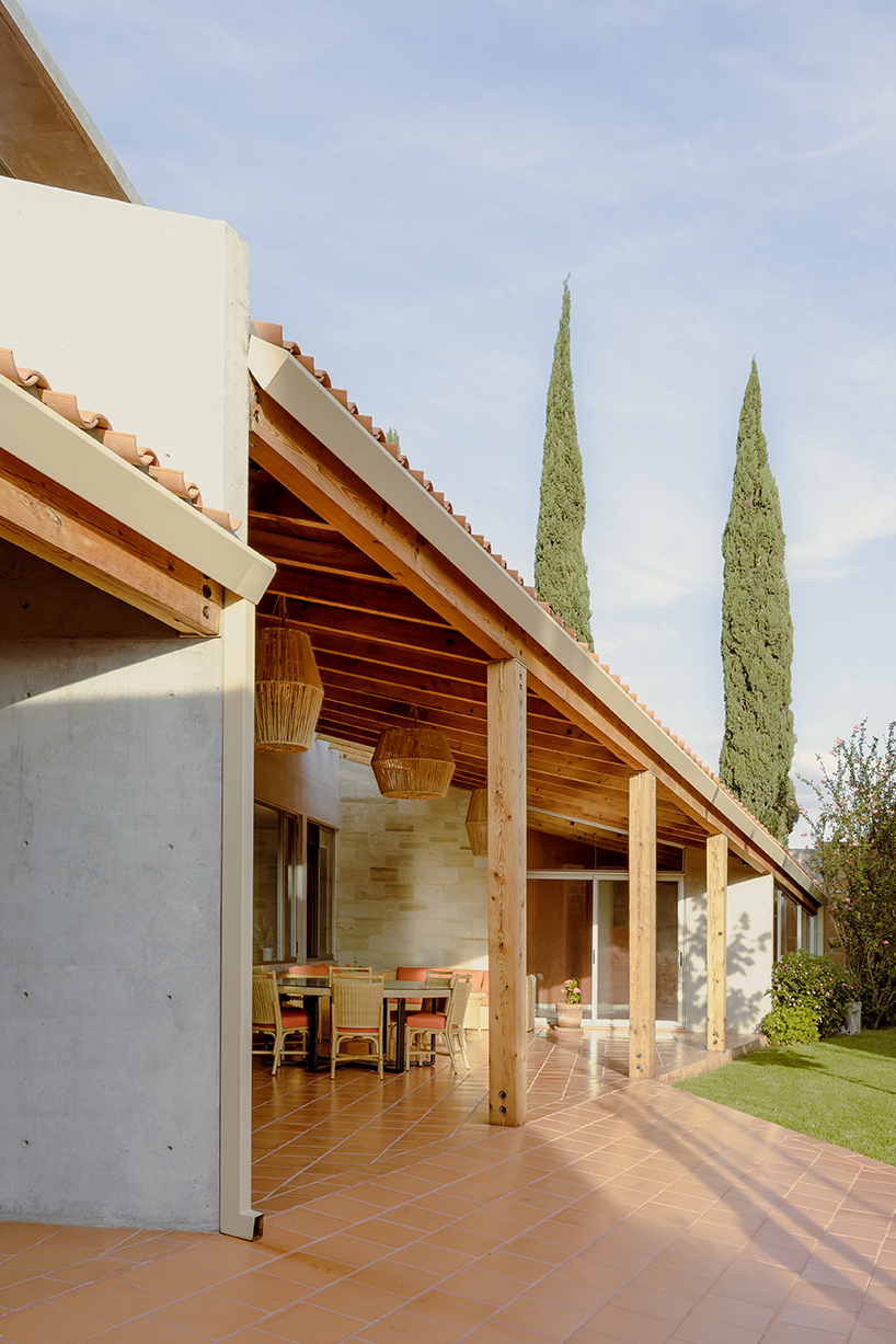 shielded portico encircles residence's square volumes in mexico