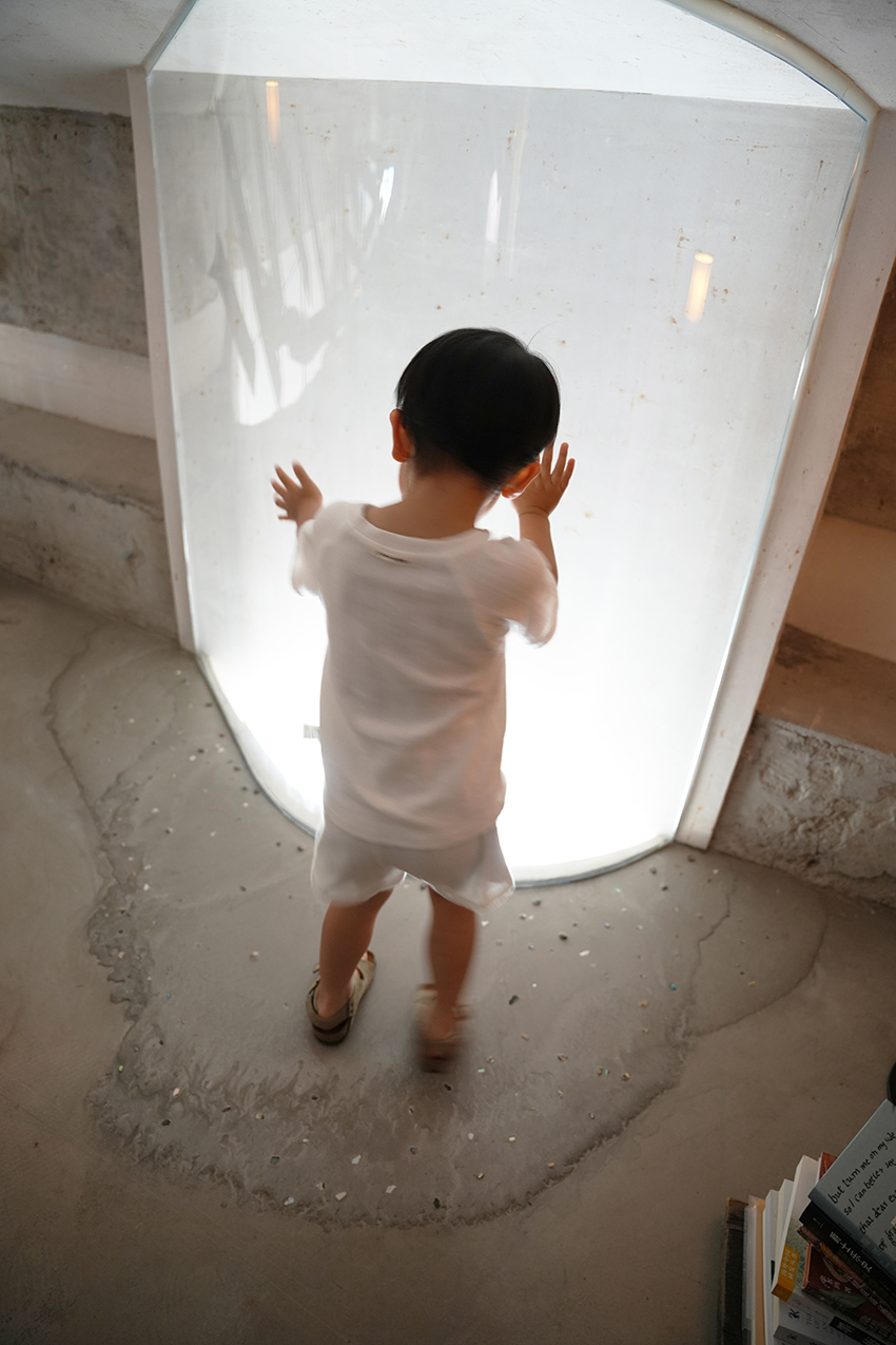 SHAWADS weaves maritime heritage into quanzhou local fish coffee's ocean-like interior