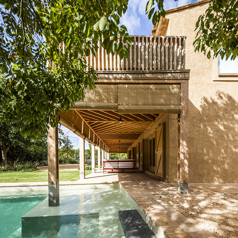 anna & eugeni bach reframes house in fonolleres with wood and ochre ceramics - 7