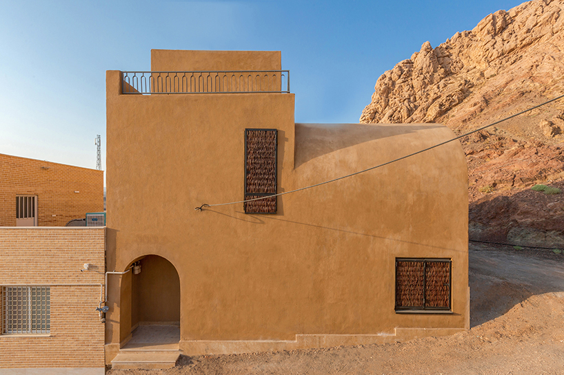 curved roofs root hypertext architecture studio's adobe house amid mountains of iran