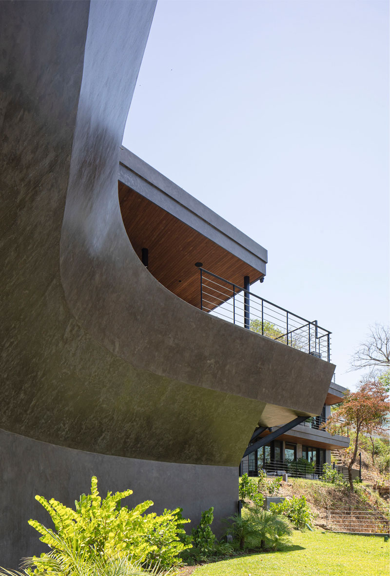 LSD architects gently hangs concrete casa vid e higurea over cliff in costa rica