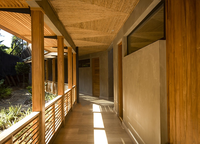 ansui house nosara by modus operandi aligns with its curvilinear site in costa rica