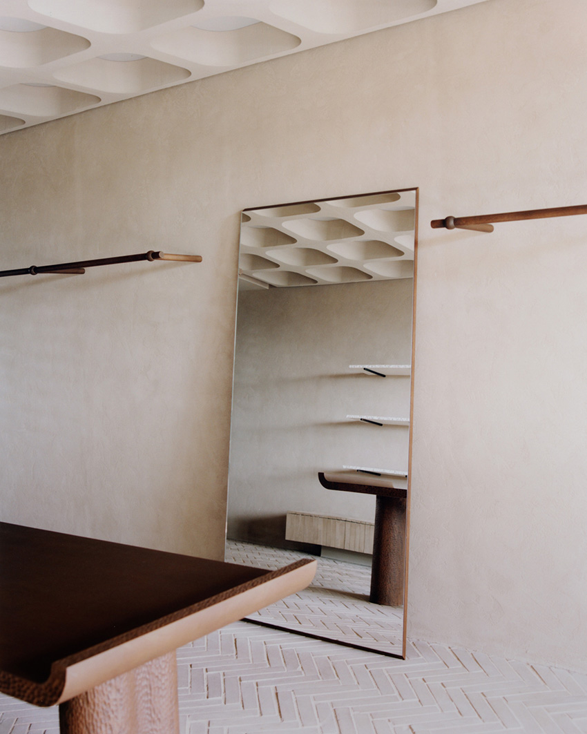 zimmer studio explores contrasting material aesthetics in es_more's palma dual retail space