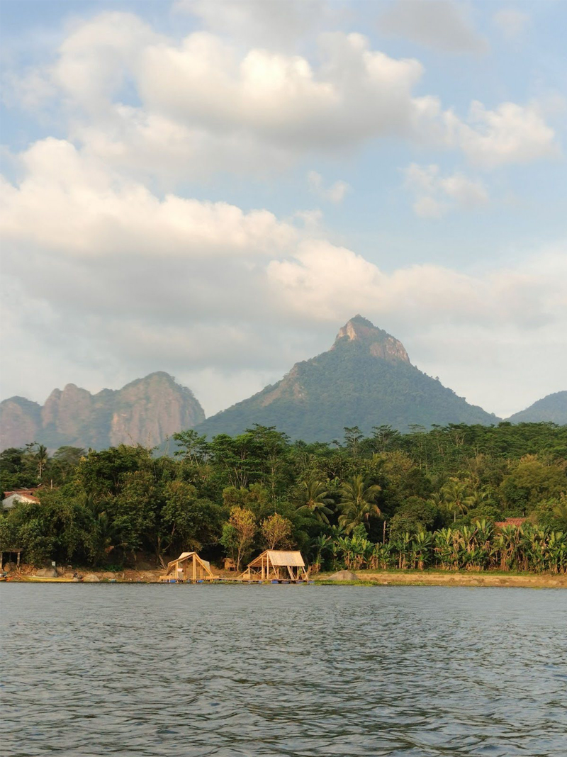 holcim foundation and rumama re-adapt bamboo buoyant architecture in indonesia